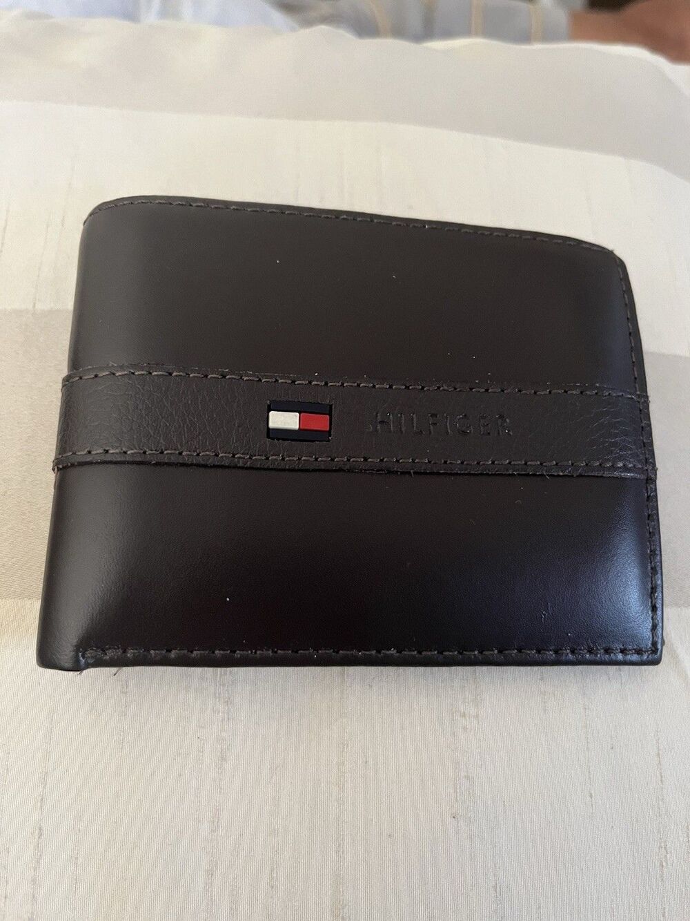 Tommy Hilfiger Men's Bifold Leather Wallet~BROWN